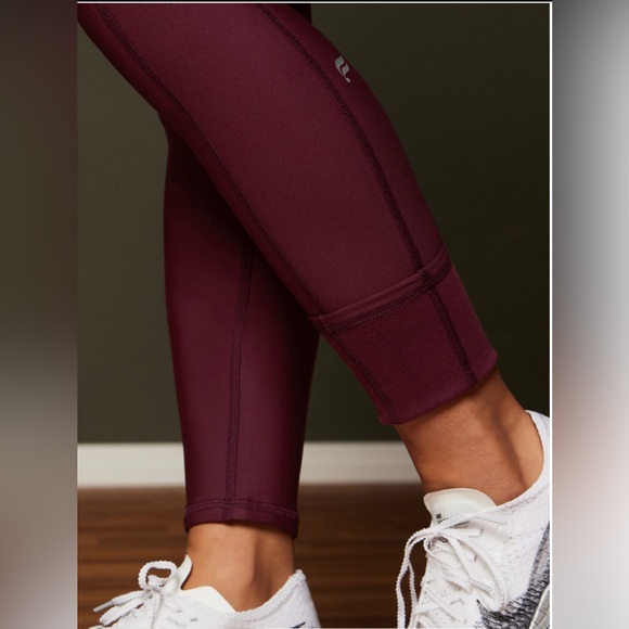 Fabletics Women's Leggings Burgundy with Side Pockets NWOT - Picture 3 of 4